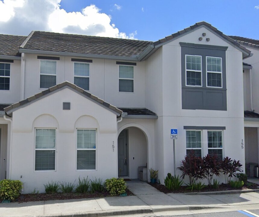 151 Captiva Dr in Davenport, FL - Foto de edificio