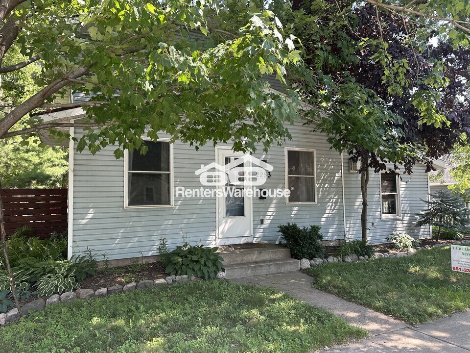 2253 7th St in White Bear Lake, MN - Building Photo