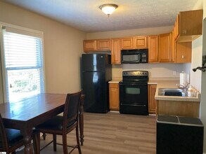 220 Larchwood Dr in Simpsonville, SC - Building Photo - Building Photo