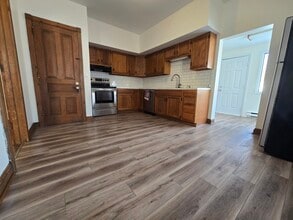 146 Analomink St in East Stroudsburg, PA - Foto de edificio - Building Photo