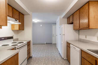 Summitwoods Apartments in Norwich, CT - Foto de edificio - Interior Photo