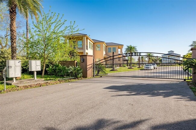 294 Debbie Ln in San Leon, TX - Building Photo - Building Photo