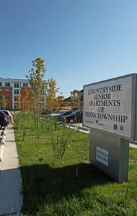 Countryside Senior Apartments in Countryside, IL - Foto de edificio - Building Photo