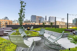 151 N Elizabeth St, Unit 220E in Chicago, IL - Building Photo - Building Photo