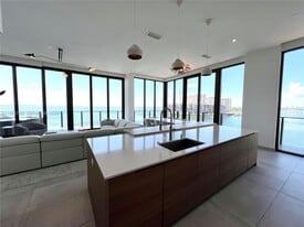 3581 E Glencoe St in Miami, FL - Building Photo