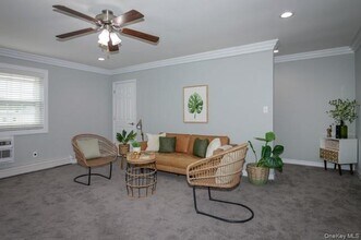 124 Easy St in Islip, NY - Building Photo - Building Photo