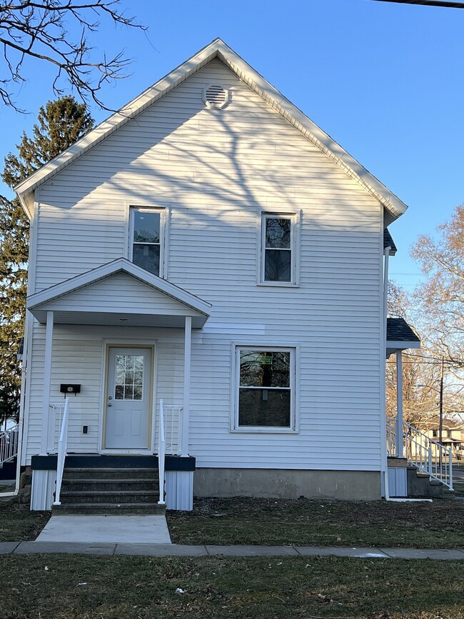 property at 119 E Elm St