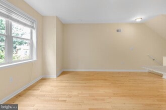 2464 Frankford Ave in Philadelphia, PA - Building Photo - Building Photo