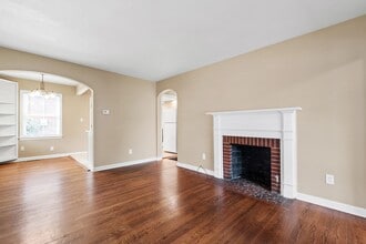 1027 Oberlin Rd in Raleigh, NC - Building Photo - Building Photo