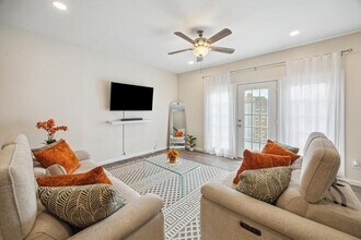 286 Wilcrest Dr in Houston, TX - Foto de edificio - Building Photo