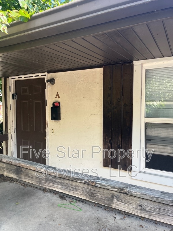 property at 524 E Ridgely Ave