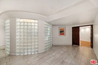 10555 Ashton Ave in Los Angeles, CA - Building Photo - Building Photo