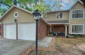 17 S High Oaks Cir in The Woodlands, TX - Building Photo - Building Photo