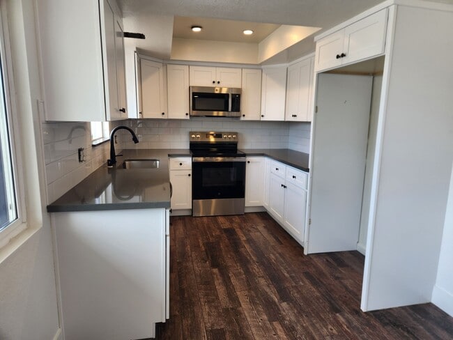 114 E El Portal, Unit C in San Clemente, CA - Building Photo - Building Photo