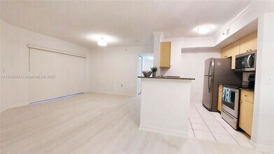 2457 Centergate Dr in Miramar, FL - Building Photo - Building Photo