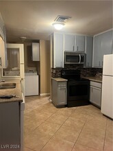 568 Greenbriar Townhouse Way in Las Vegas, NV - Building Photo - Building Photo