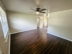 305 Larkspur St in Victoria, TX - Building Photo - Building Photo