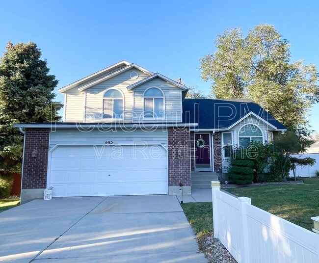 property at 685 Orangewood Ln