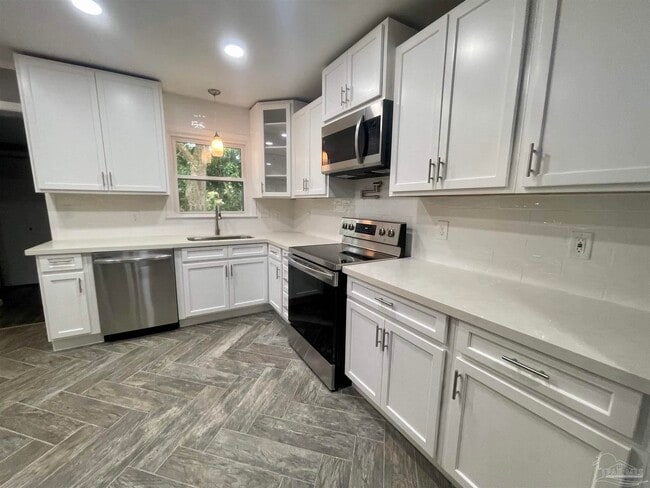 1815 Hallmark Dr in Pensacola, FL - Building Photo - Building Photo