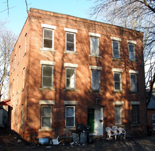 4 Thompson Ct in Enfield, CT - Building Photo - Building Photo