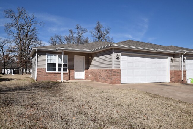 property at 1705 Redbud Dr
