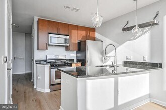 444 W Broad St in Falls Church, VA - Building Photo - Building Photo