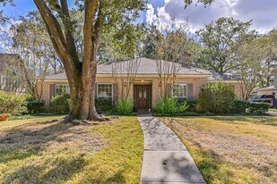 2005 La Salle Ln in League City, TX - Building Photo