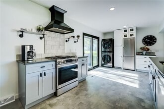 20 Meadow View Dr in Penfield, NY - Building Photo - Building Photo