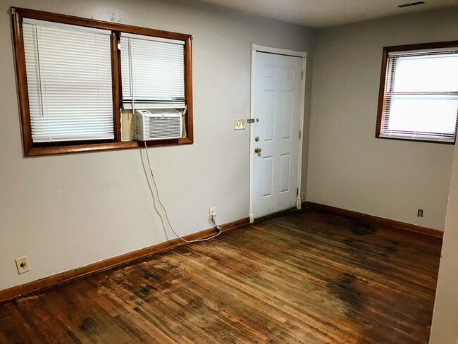 property at 207 W 8th Ave