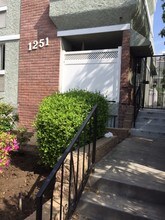 1251 Euclid St in Santa Monica, CA - Foto de edificio - Building Photo