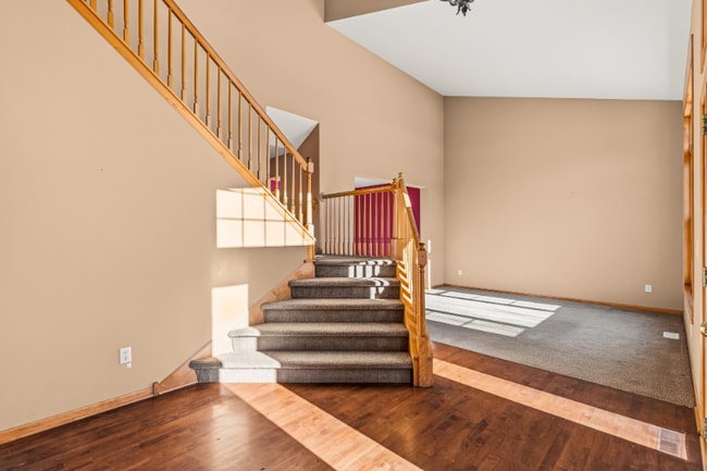 1517 Covington Ln in Eagan, MN - Foto de edificio - Building Photo