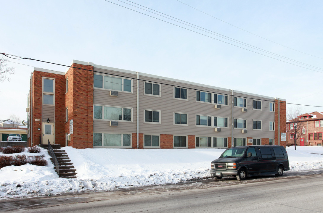 Webber Apartments in Minneapolis, MN - Foto de edificio