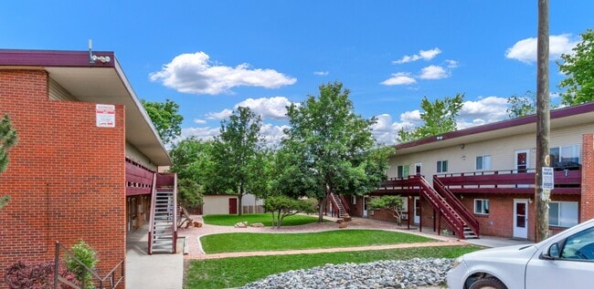 Cedar Court in Arvada, CO - Foto de edificio - Building Photo