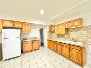 1023 Larch St in Inglewood, CA - Building Photo - Building Photo
