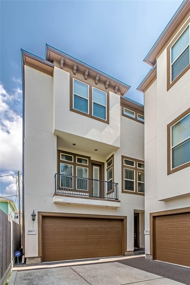 property at 1031 W 21st St
