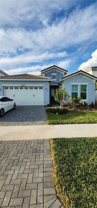 13602 Spruce Pne Dr in Westlake, FL - Building Photo