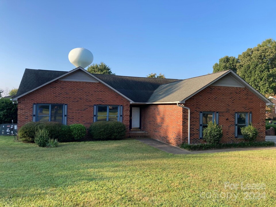 100 Nash Ct in Mooresville, NC - Building Photo