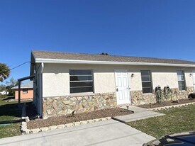 6368 Sunnybrook Blvd in Englewood, FL - Building Photo