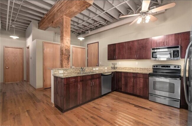 635 W Lakeside Ave in Cleveland, OH - Building Photo - Building Photo