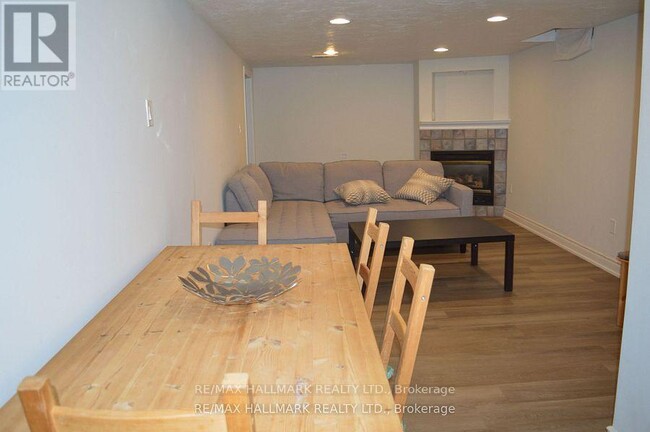 59 Golf Links Dr in Aurora, ON - Building Photo - Building Photo