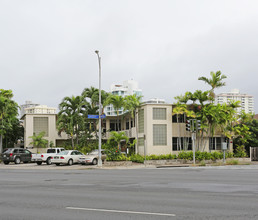 2424 Kapiolani Blvd in Honolulu, HI - Foto de edificio - Building Photo