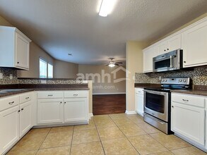 10098 Chariden Dr in Cordova, TN - Foto de edificio - Building Photo