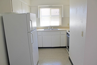 Lula Haynes Plaza Apartments in Fresno, CA - Building Photo - Building Photo