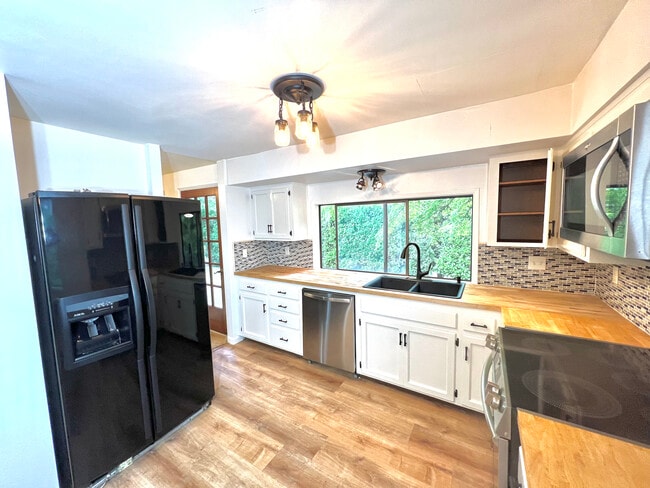 11585 SW Settler Way in Beaverton, OR - Building Photo - Building Photo