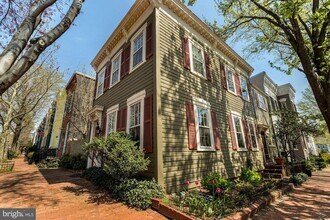 1537 33rd St NW in Washington, DC - Building Photo - Building Photo