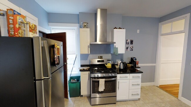 210 Harvard St, Unit 2 in Cambridge, MA - Building Photo - Building Photo