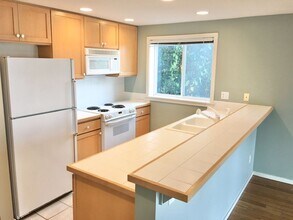 2432 Dexter Ave N in Seattle, WA - Building Photo - Building Photo