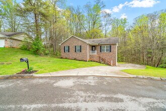 606 Liverpool Ln in Knoxville, TN - Building Photo - Building Photo