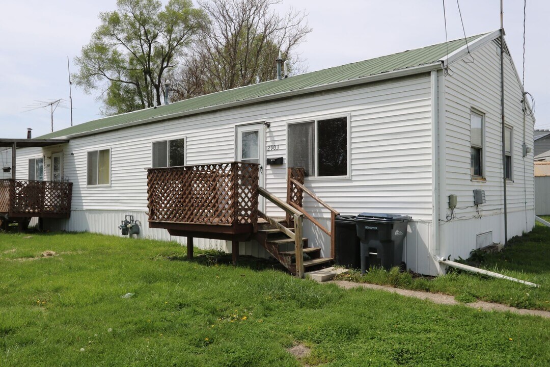 2903-2905 Flint Hills Dr-Unit -2903 Flint Hills Dr in Burlington, IA - Building Photo