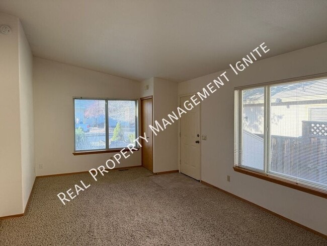 1115 NE Hidden Valley Dr in Bend, OR - Building Photo - Building Photo